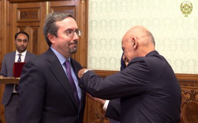 غنی به جان‌بس مدال دولتی داد