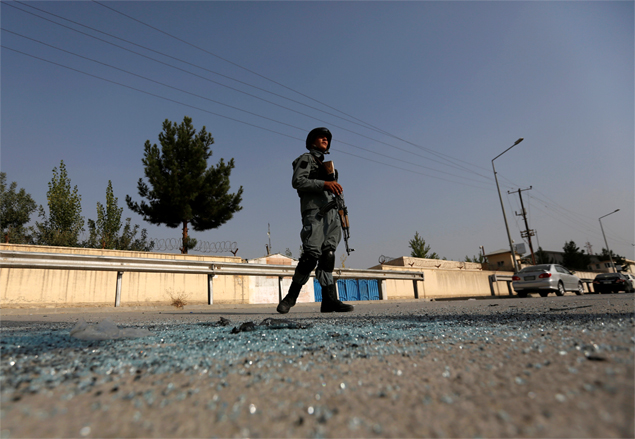 An Afghan policeman stands guard after an attack at the American University of Afghanistan in Kabul, Afghanistan  August 25, 2016. REUTERS/Mohammad Ismail  - RTX2MY8I