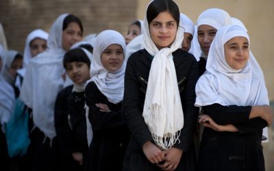 وست با کرزی در باره بازگشایی مکاتب دخترانه صحبت کردند