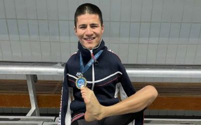 عباس کریمی در مسابقه‌ی ۵۰ متر پروانه در امریکا به مدال دست یافت