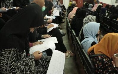 آزمون ورودی انستیتوت‌های صحی با حضور دختران در بلخ برگزار شد